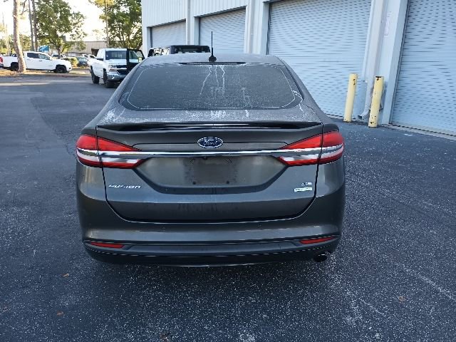 Used 2017 Ford Fusion SE w/ Equipment Group 201A FWD image 4