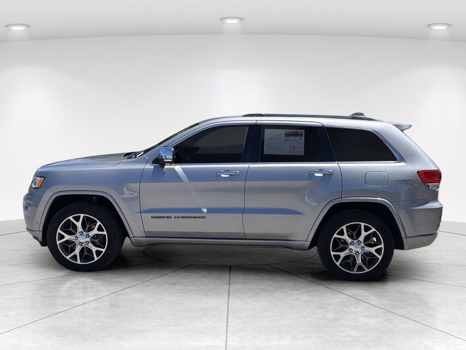 Used 2019 Jeep Grand Cherokee Overland AWD/4WD image 7