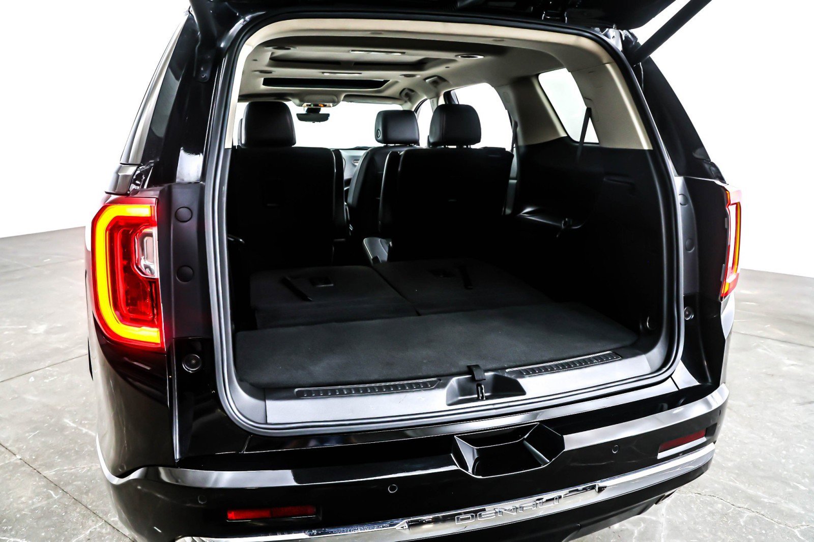 Used 2023 GMC Acadia Denali w/ Black Diamond Edition image 23