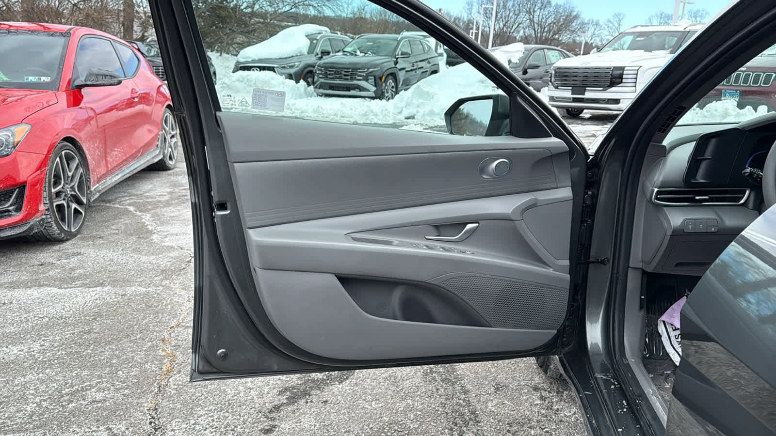 Used 2025 Hyundai Elantra SE image 11