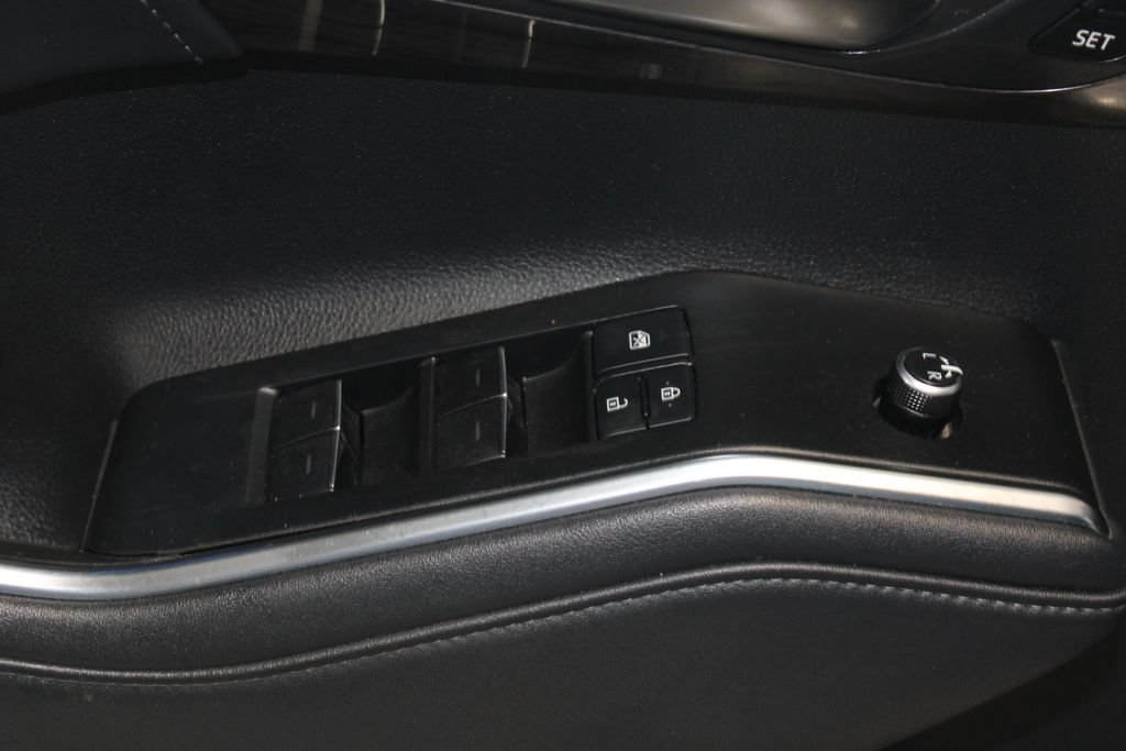 Used 2021 Toyota Highlander Limited AWD/4WD image 7