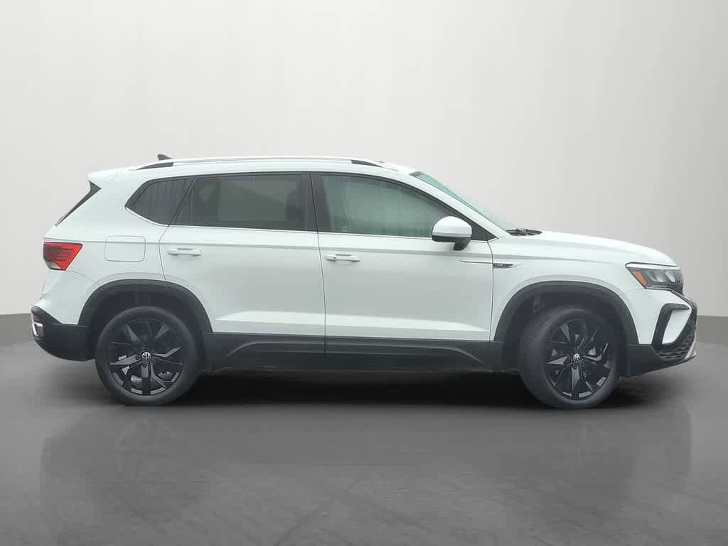 Used 2022 Volkswagen Taos SE w/ Panoramic Sunroof Package AWD/4WD image 7