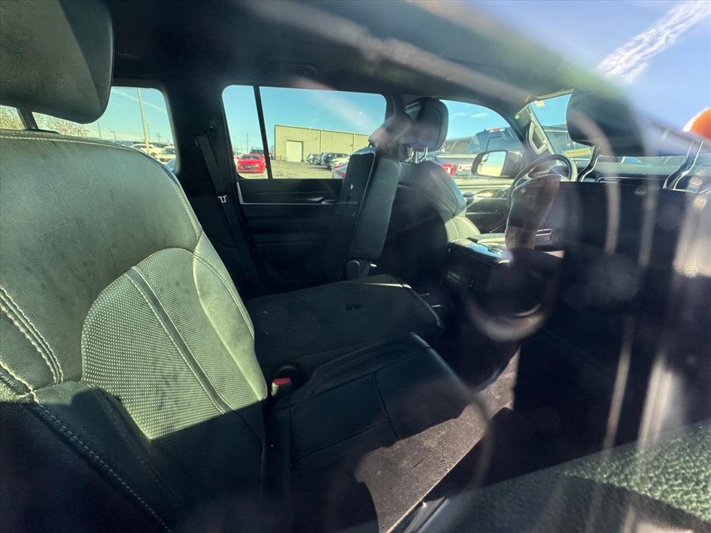 Used 2023 Jeep Wagoneer L 4WD w/ Premium Group I image 3