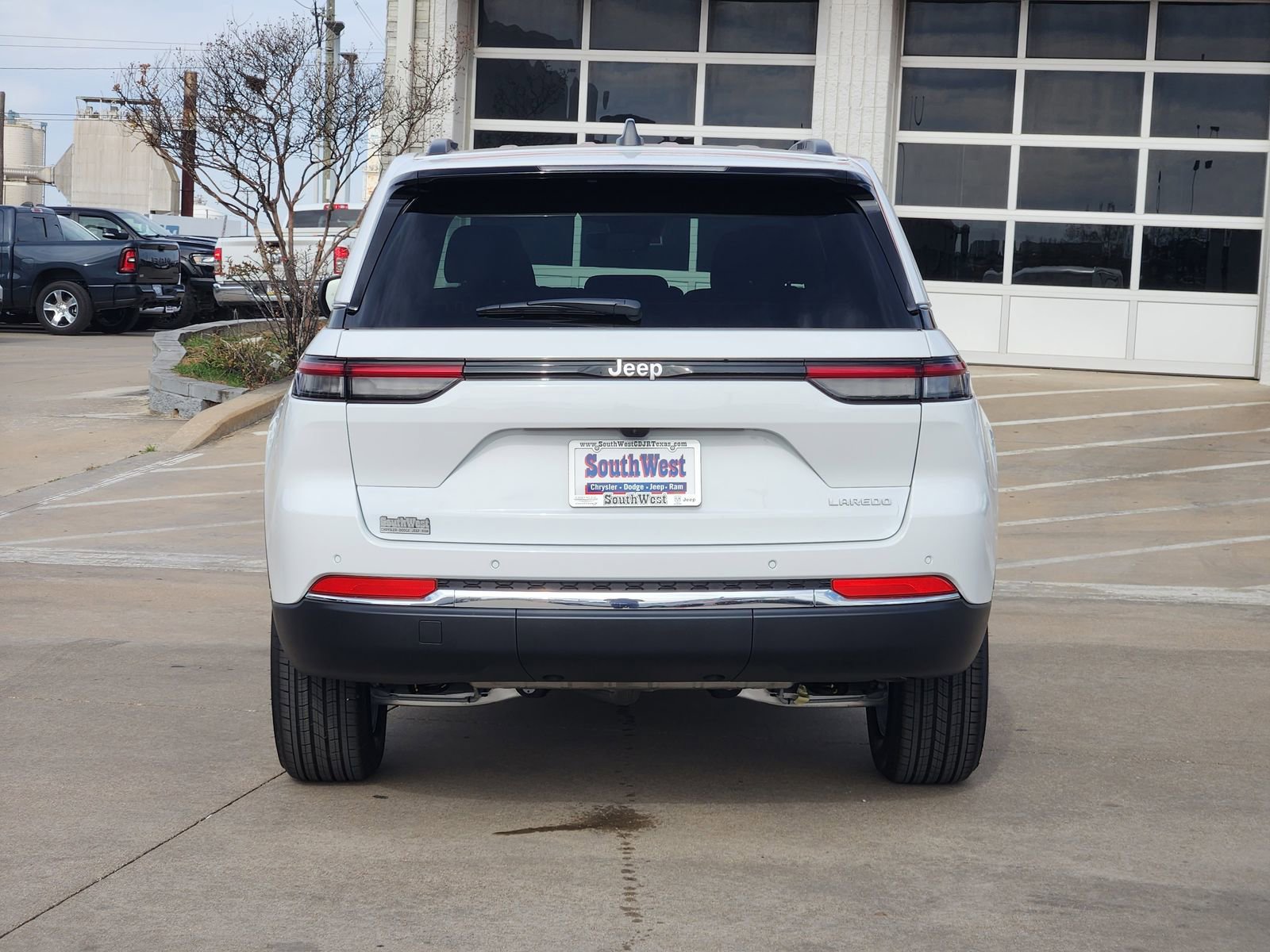 New 2025 Jeep Grand Cherokee Laredo image 8