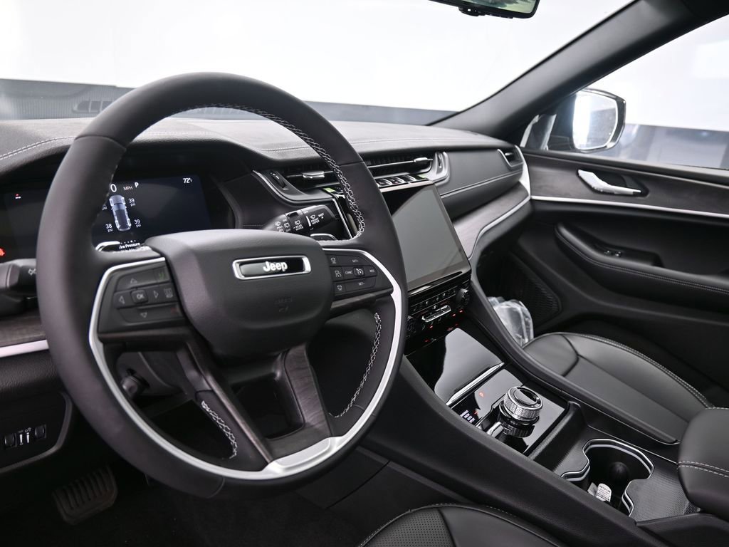 New 2025 Jeep Grand Cherokee Limited w/ Luxury Tech Group II image 23