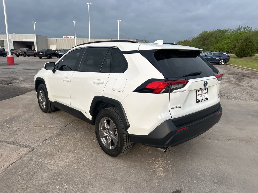 Used 2022 Toyota RAV4 XLE w/ XLE Grade Weather Package image 8