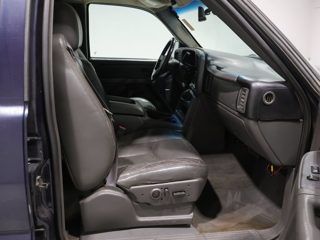 Used 2004 Chevrolet Avalanche 4x4 w/ Preferred Equipment Group image 13
