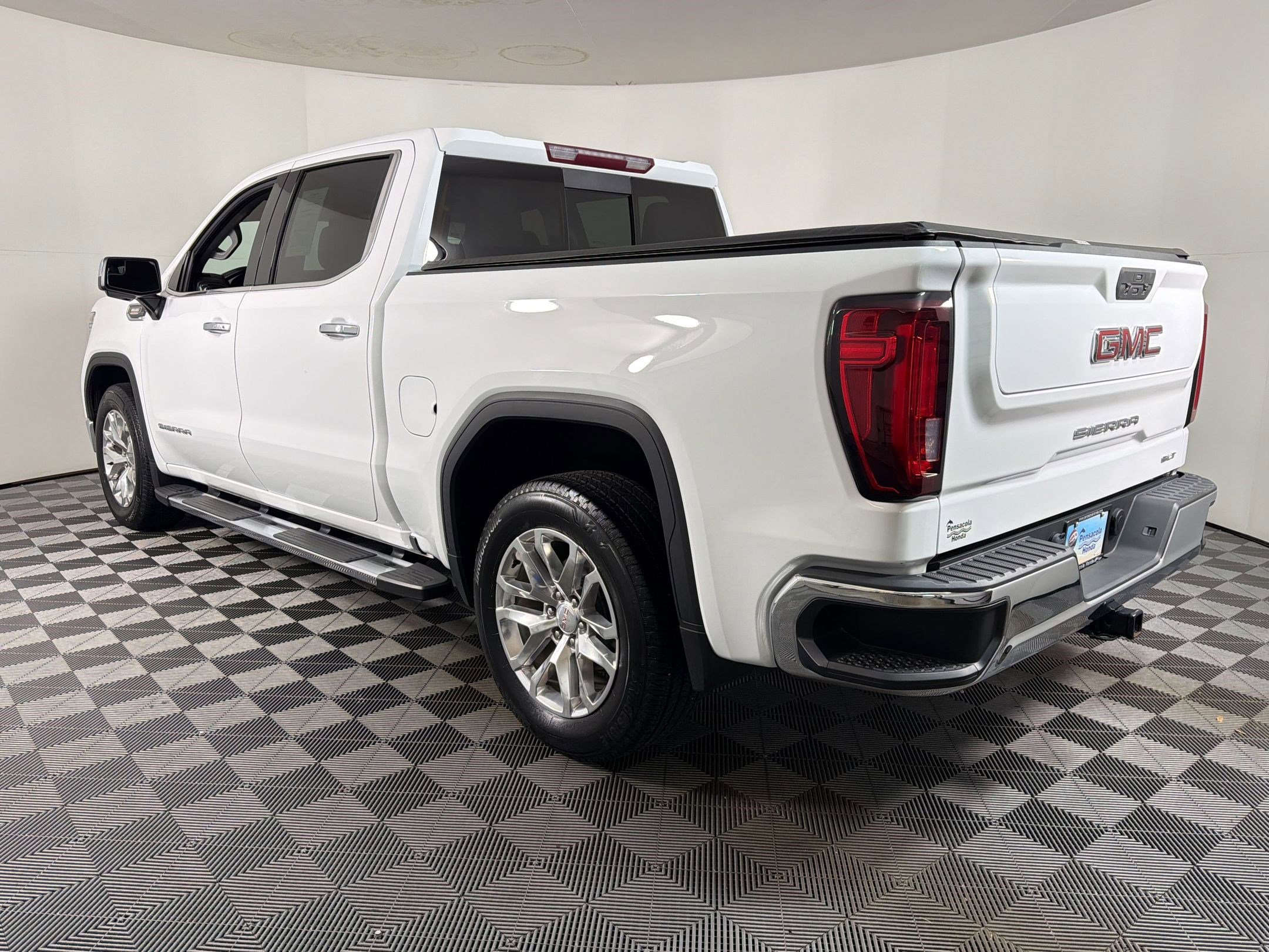 Used 2021 GMC Sierra 1500 SLT w/ SLT Premium Package image 2