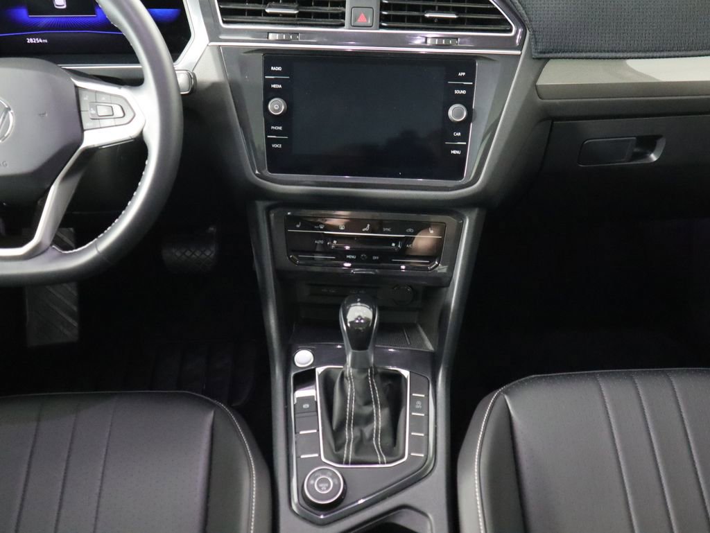 Used 2022 Volkswagen Tiguan SE w/ Panoramic Sunroof Package image 14