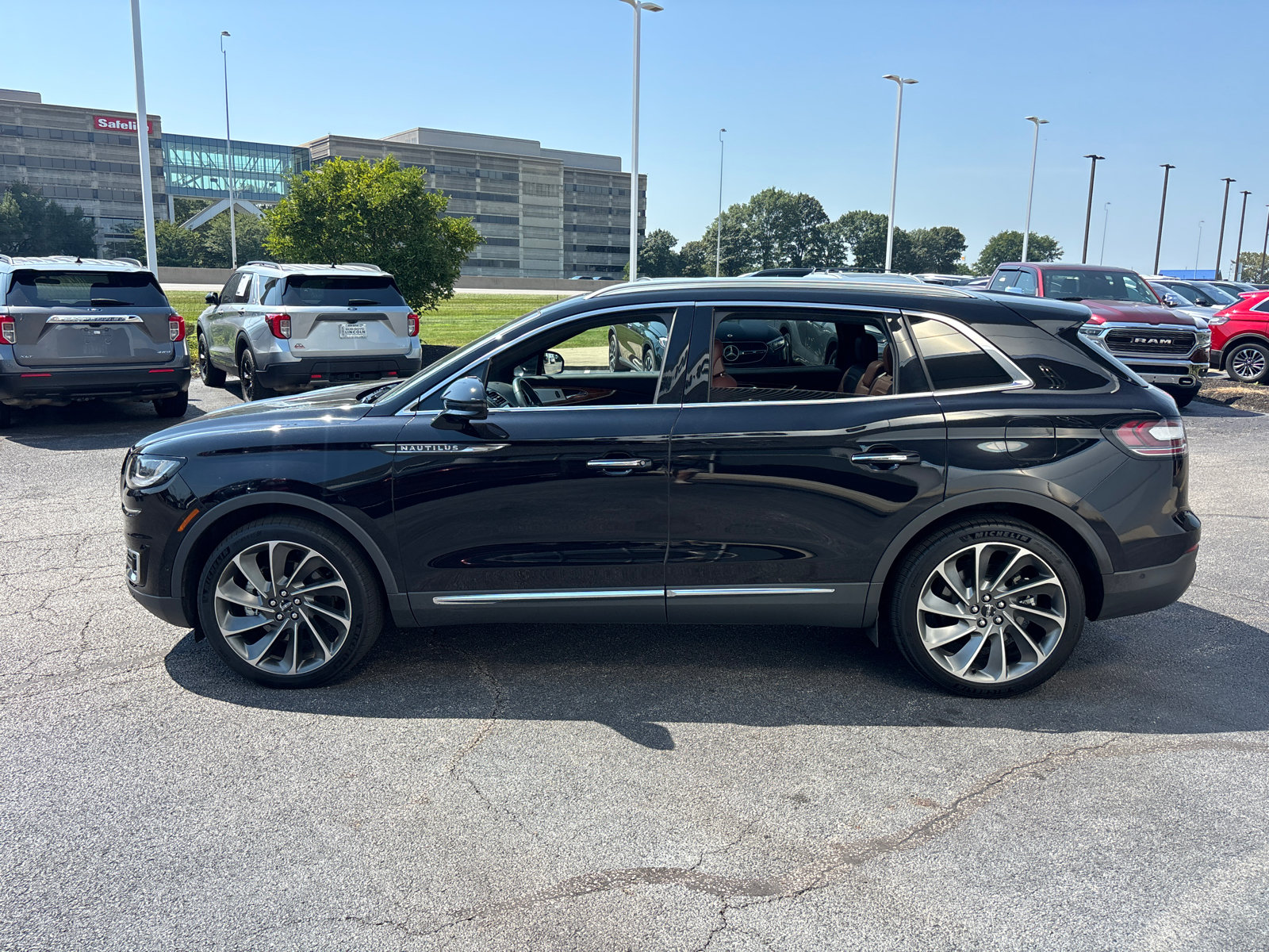 Certified 2020 Lincoln Nautilus Reserve w/ Equipment Group 202A AWD/4WD image 4