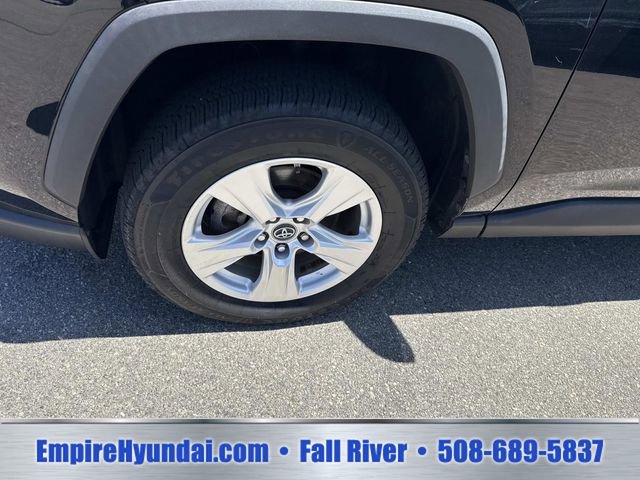 Used 2020 Toyota RAV4 LE AWD/4WD image 12