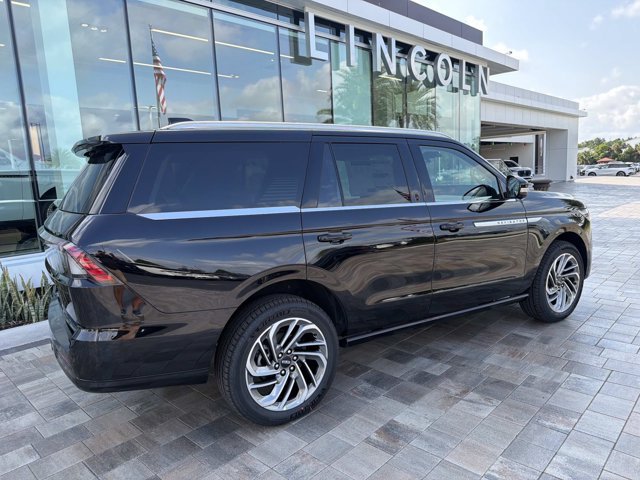 New 2026 Lincoln Navigator Reserve AWD/4WD image 2