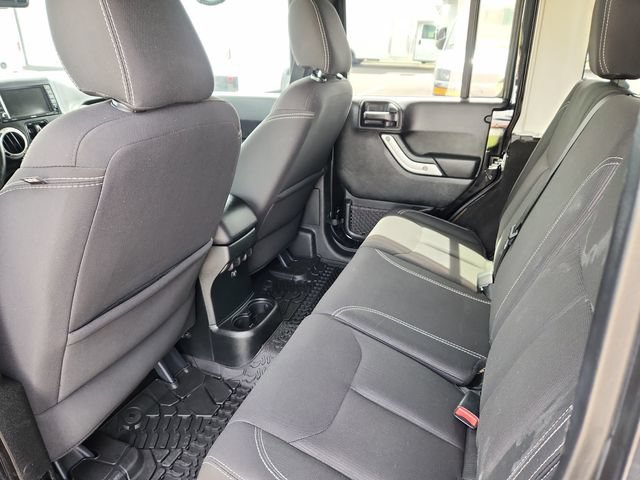 Used 2018 Jeep Wrangler Unlimited Sahara AWD/4WD image 24