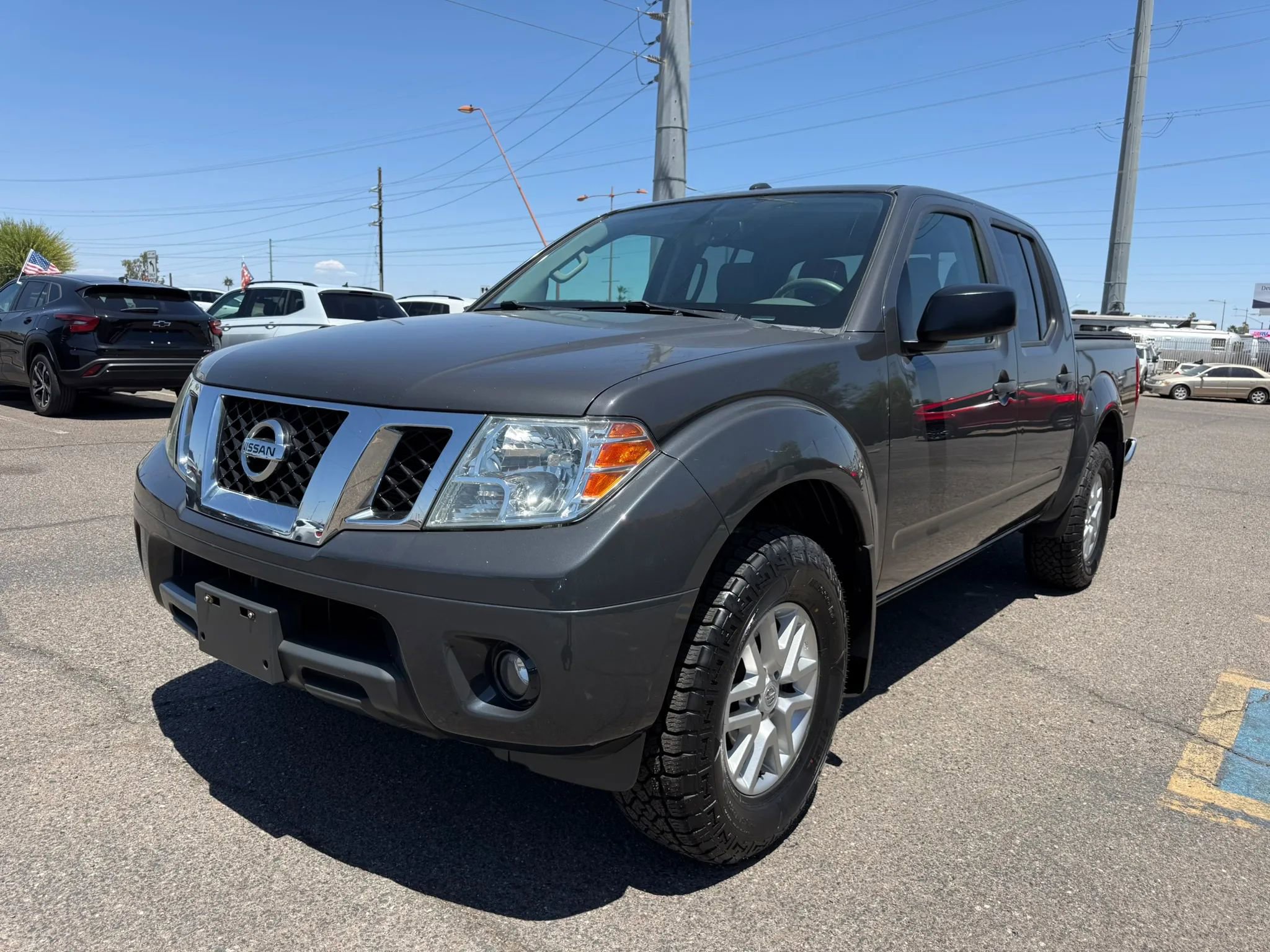 Used 2015 Nissan Frontier SV w/ SV Value Truck Package AWD/4WD image 4