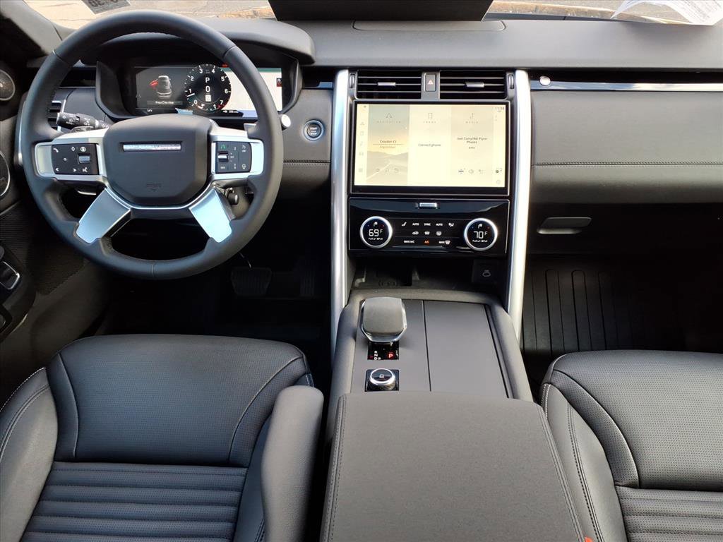 Certified 2025 Land Rover Discovery S image 4