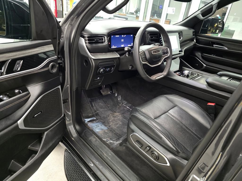 Used 2023 Jeep Wagoneer L Series III w/ Preferred Equipment Group image 17