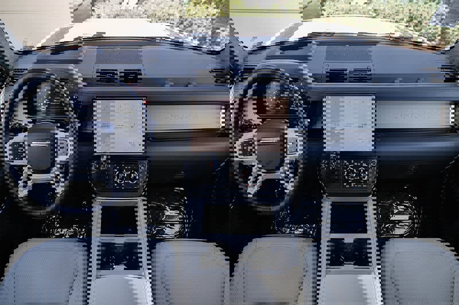 New 2026 Land Rover Defender 110 X-Dynamic SE image 12