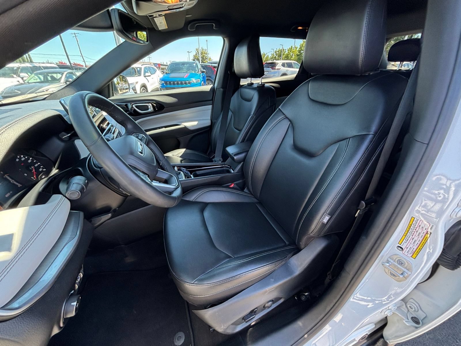 Used 2025 Jeep Compass Limited AWD/4WD image 37