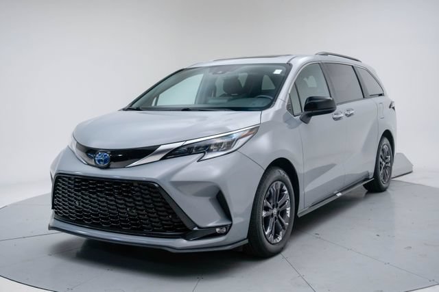 Used 2024 Toyota Sienna XSE AWD/4WD image 1
