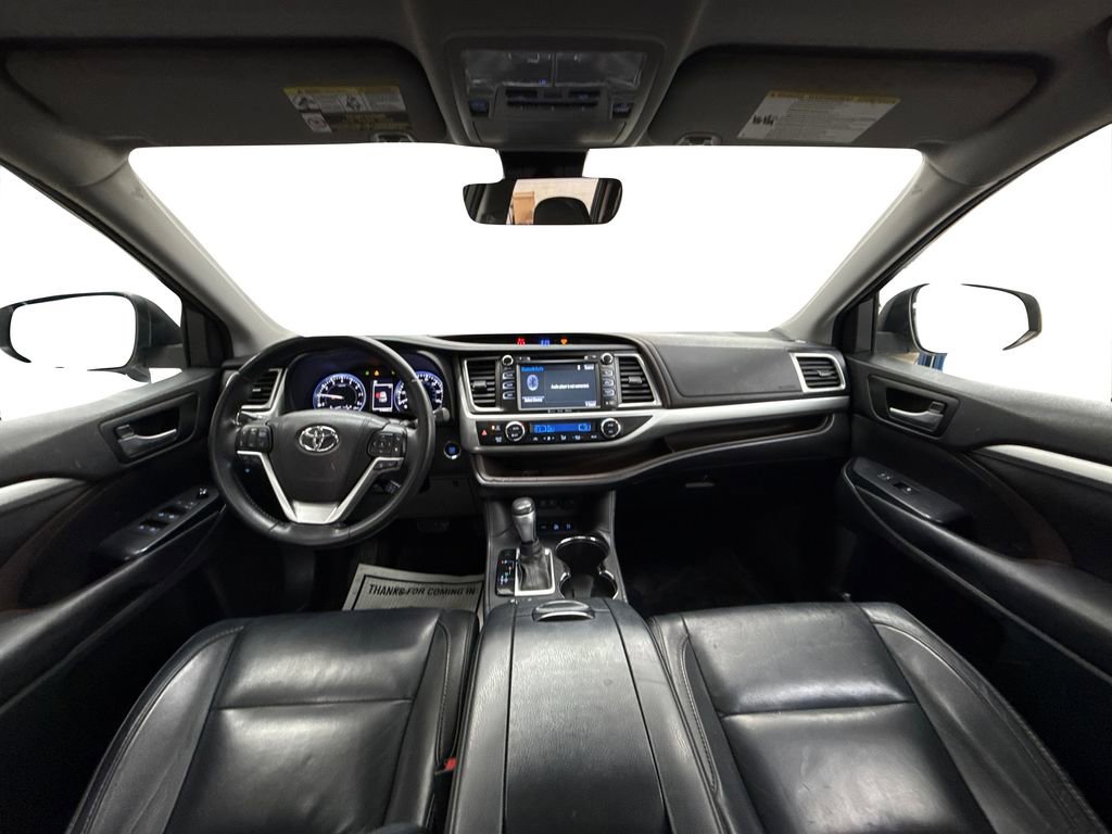 Used 2017 Toyota Highlander XLE w/ Carpet Mat Package image 18