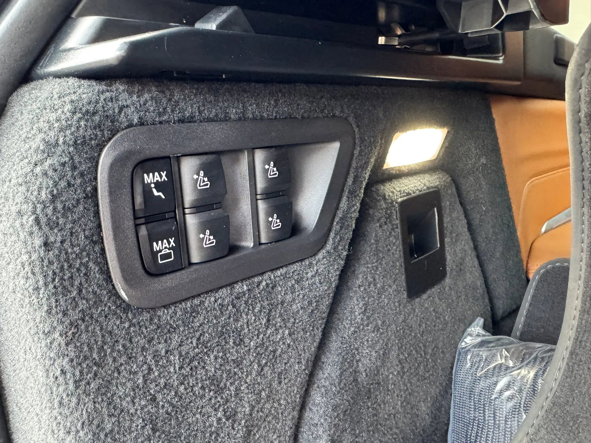 Used 2022 BMW X7 xDrive40i w/ Premium Package image 31