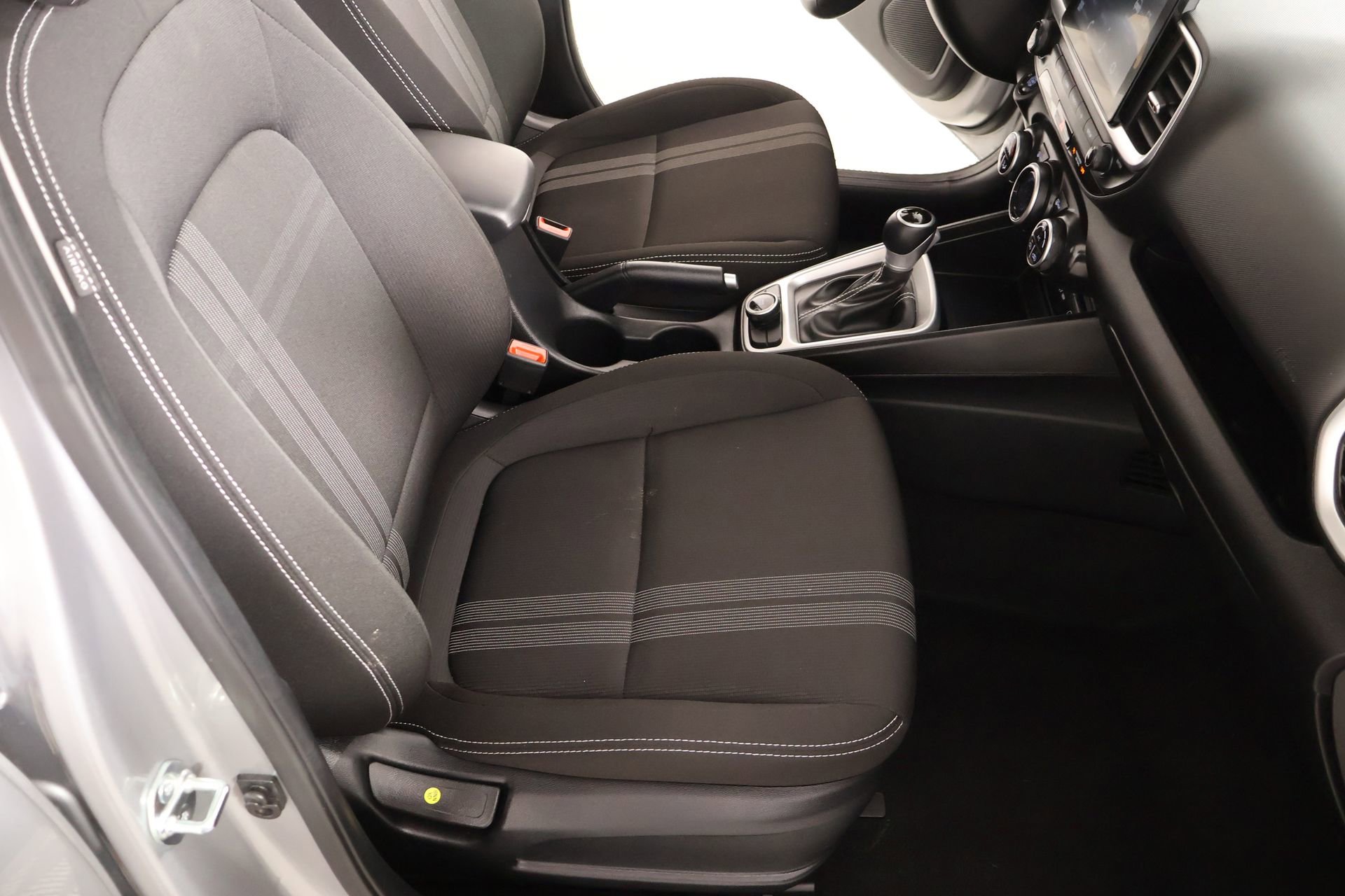 Used 2025 Hyundai Venue SEL image 12