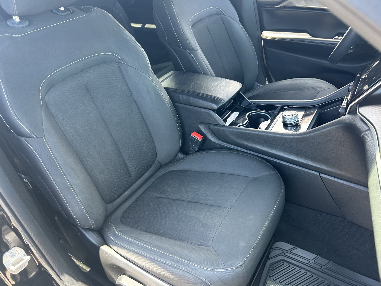 Used 2023 Jeep Grand Cherokee L Laredo RWD image 11