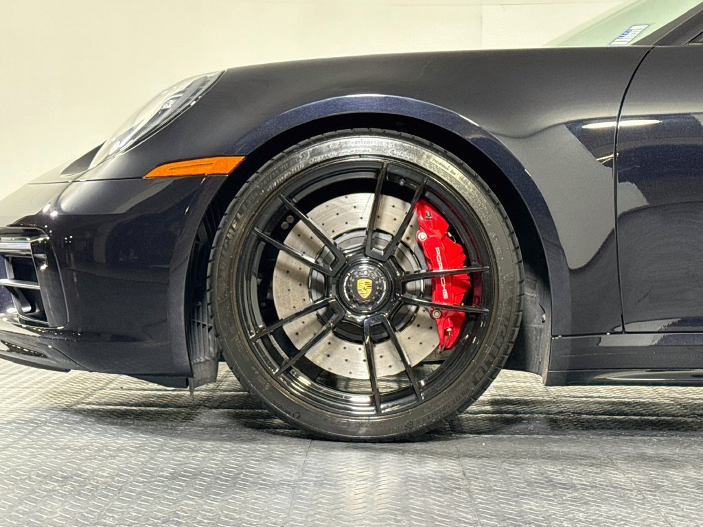 Certified 2024 Porsche 911 Carrera GTS RWD image 31