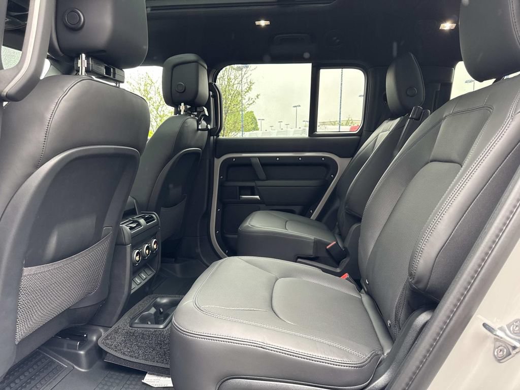 New 2026 Land Rover Defender 130 X-Dynamic SE AWD/4WD image 13