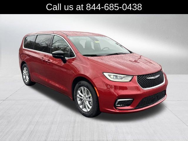 New 2026 Chrysler Pacifica Select image 3