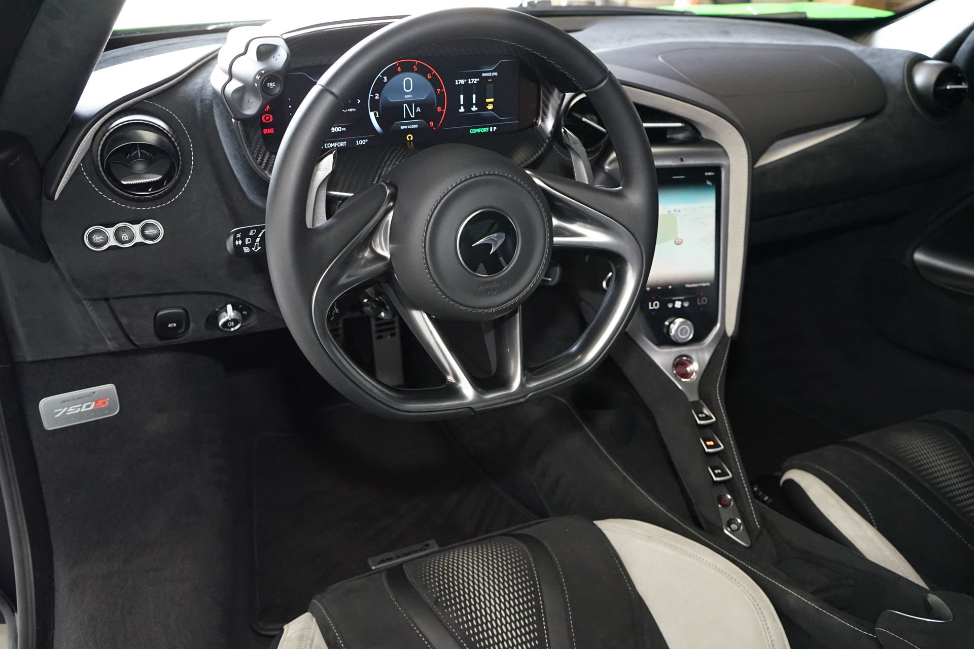 Used 2024 McLaren 750S RWD image 18