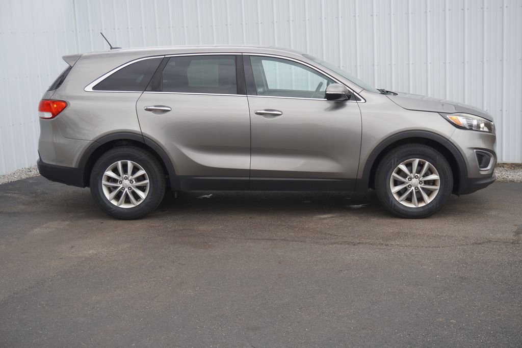 Used 2016 Kia Sorento L image 2