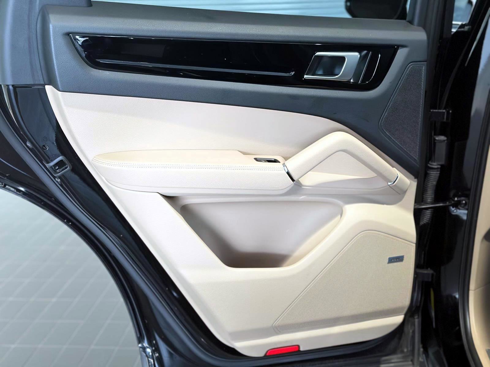 Certified 2020 Porsche Cayenne image 14