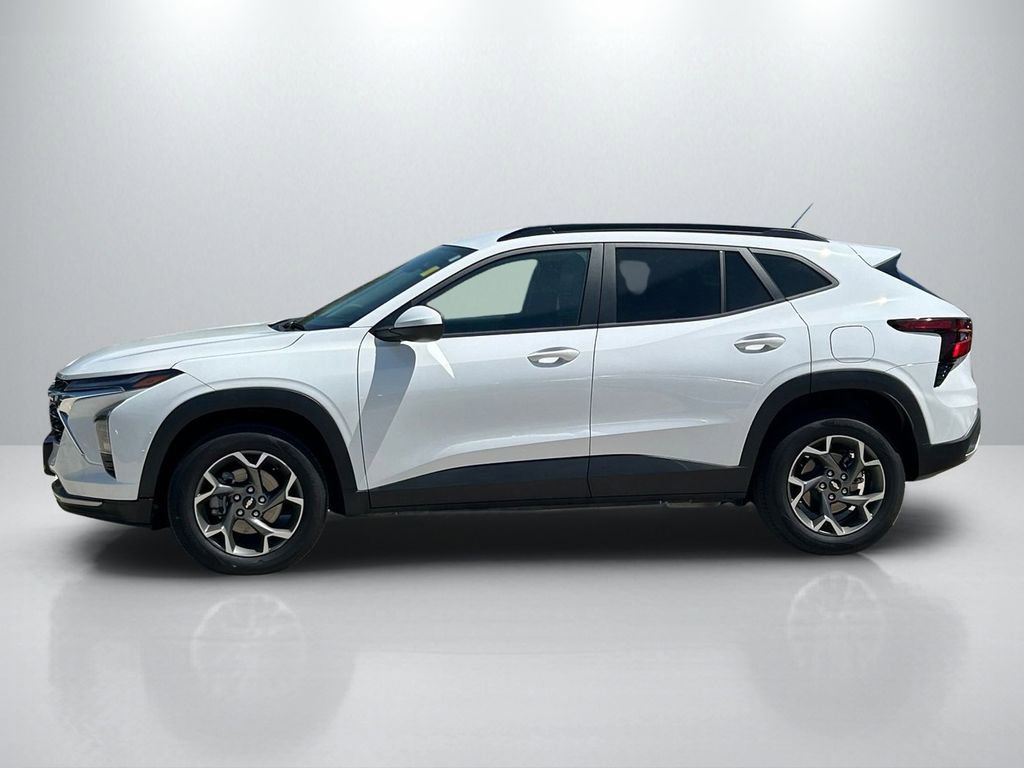 Used 2025 Chevrolet Trax LT FWD image 8