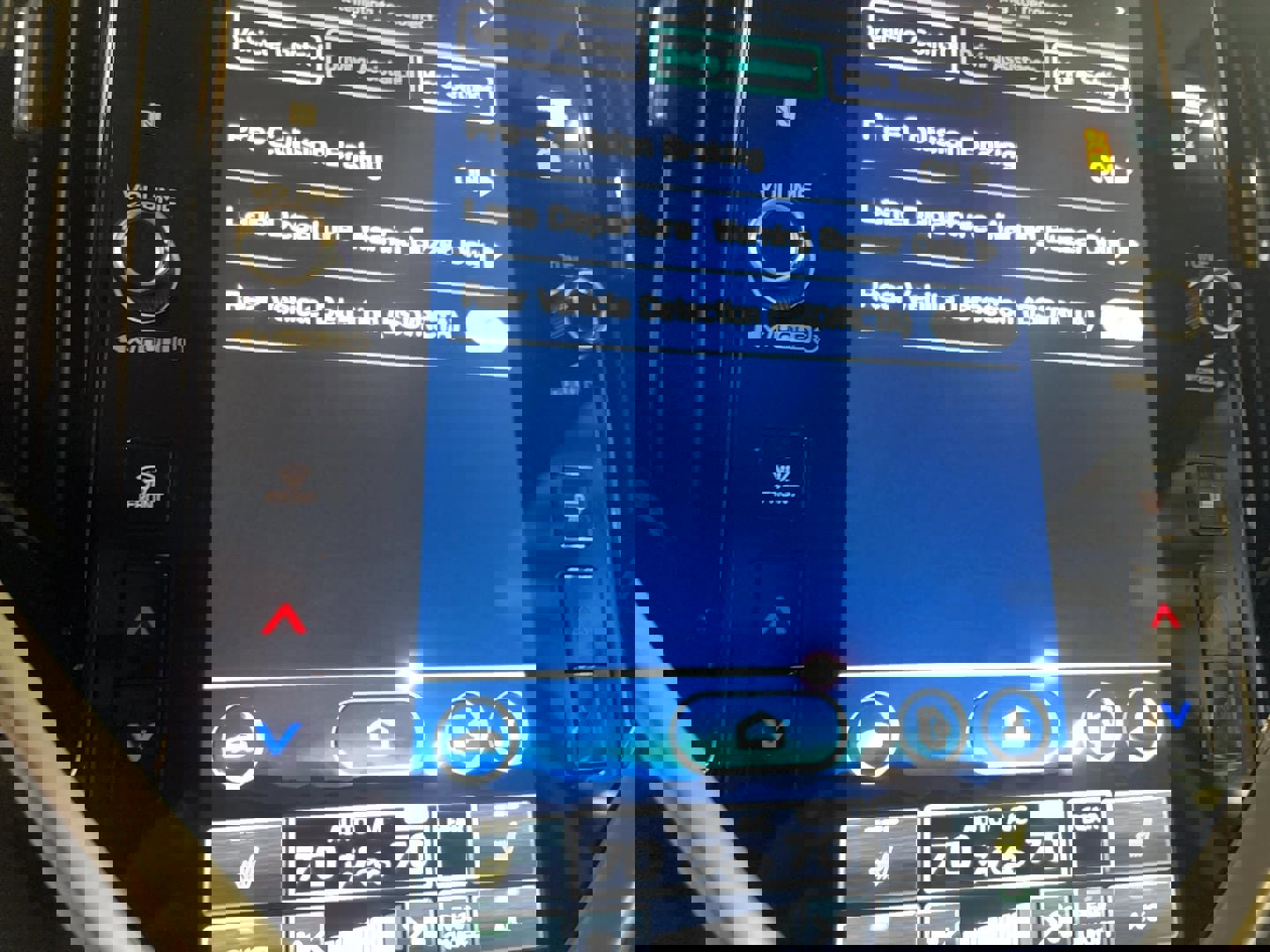 Used 2023 Subaru Ascent Premium image 8