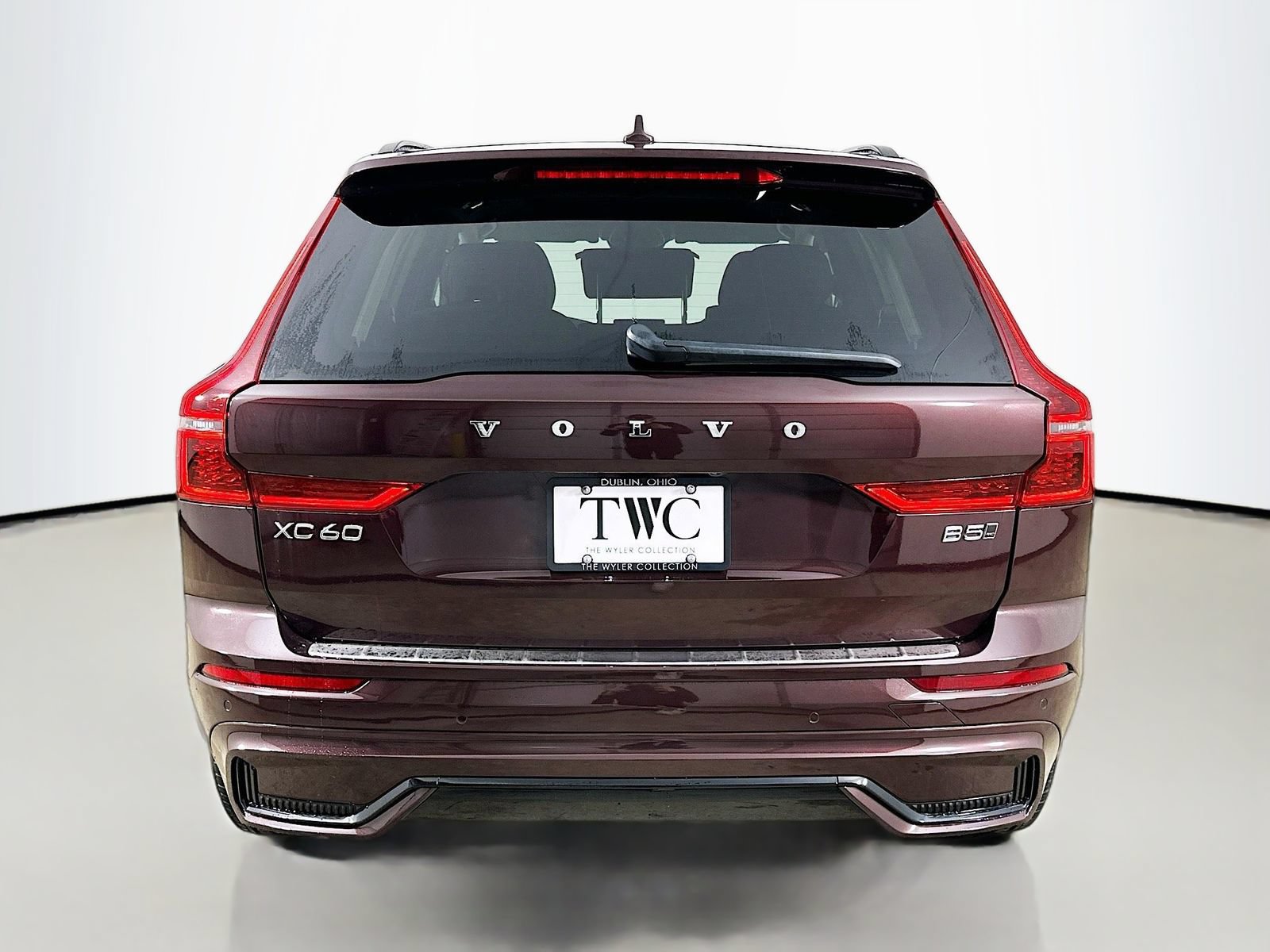 New 2026 Volvo XC60 B5 Plus w/ Protection Package Premier AWD/4WD image 6