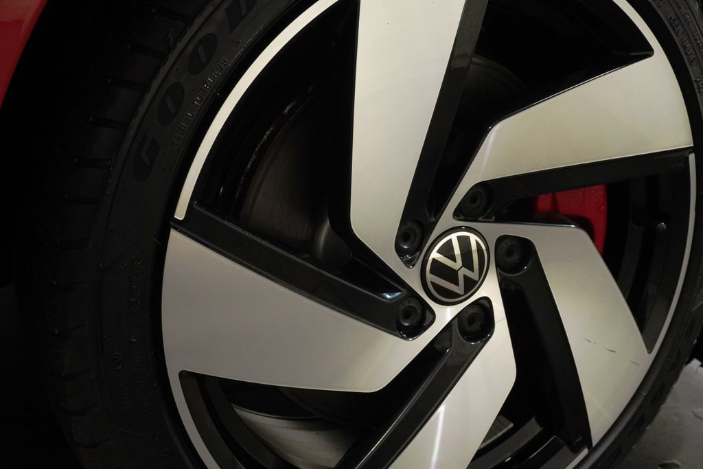Used 2022 Volkswagen GTI SE FWD image 10