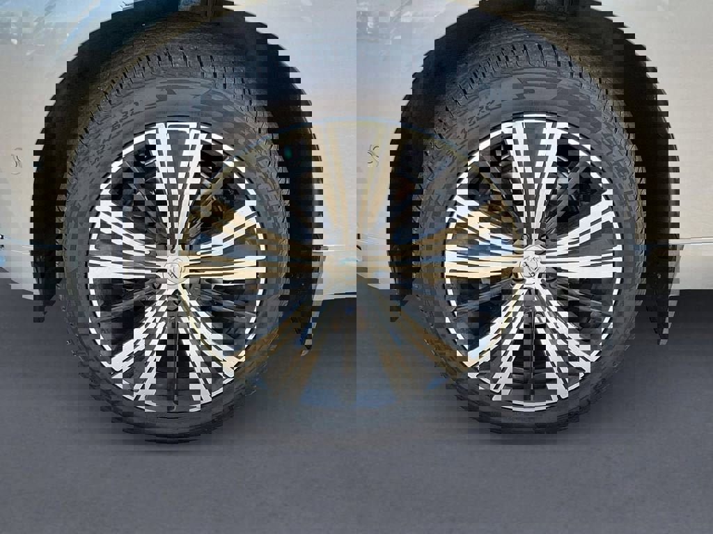 Used 2022 Volvo XC60 B5 Inscription w/ Advanced Package AWD/4WD image 14