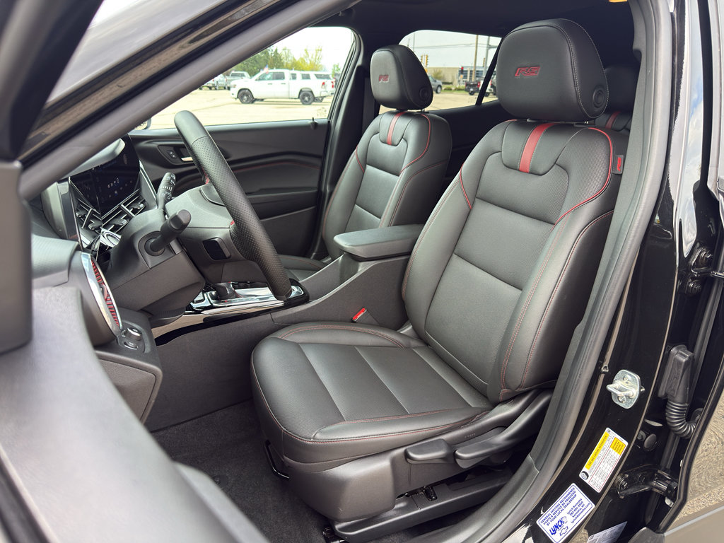 Used 2025 Chevrolet Trax RS w/ Sunroof Package FWD image 11