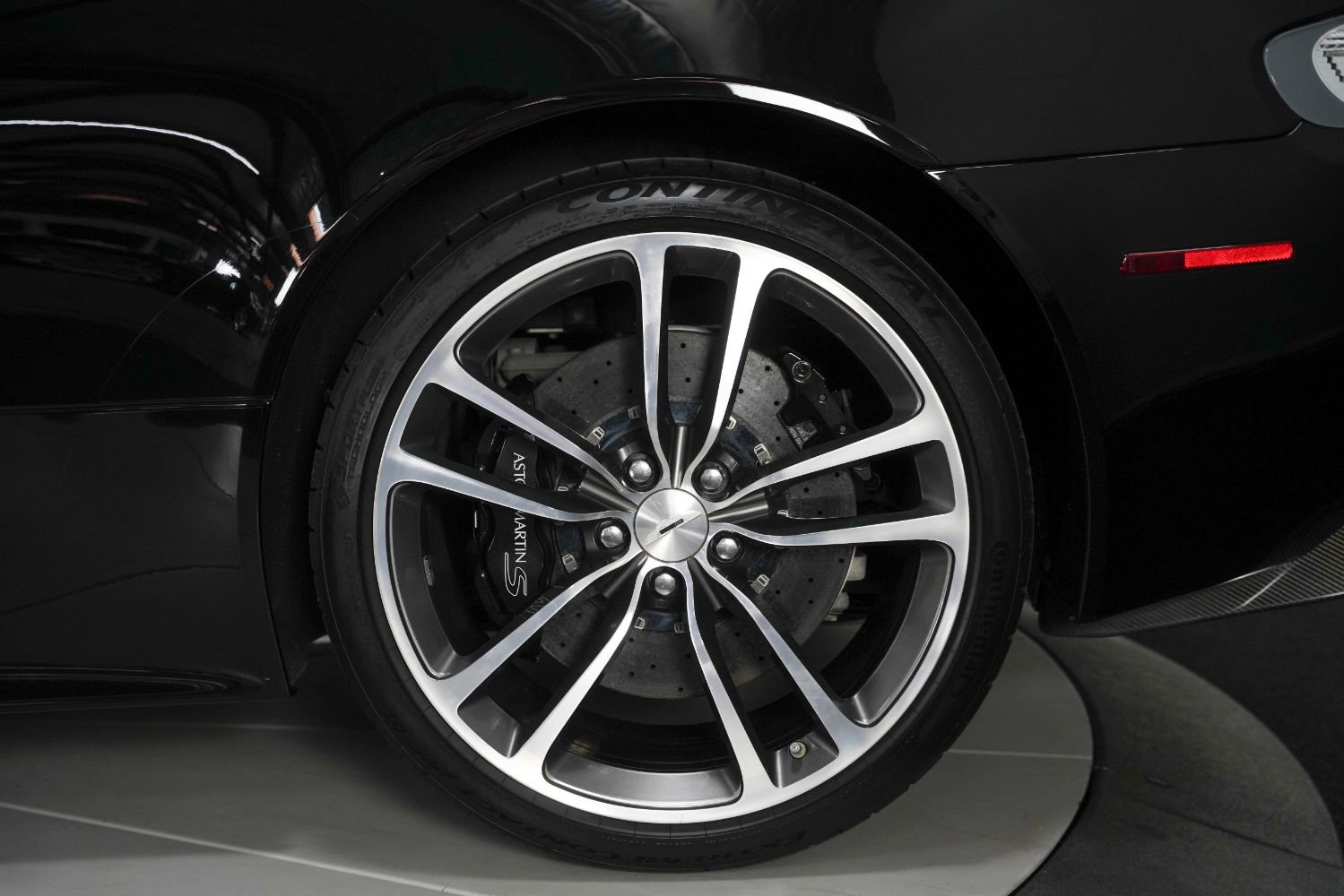 Used 2010 Aston Martin DBS Coupe image 17