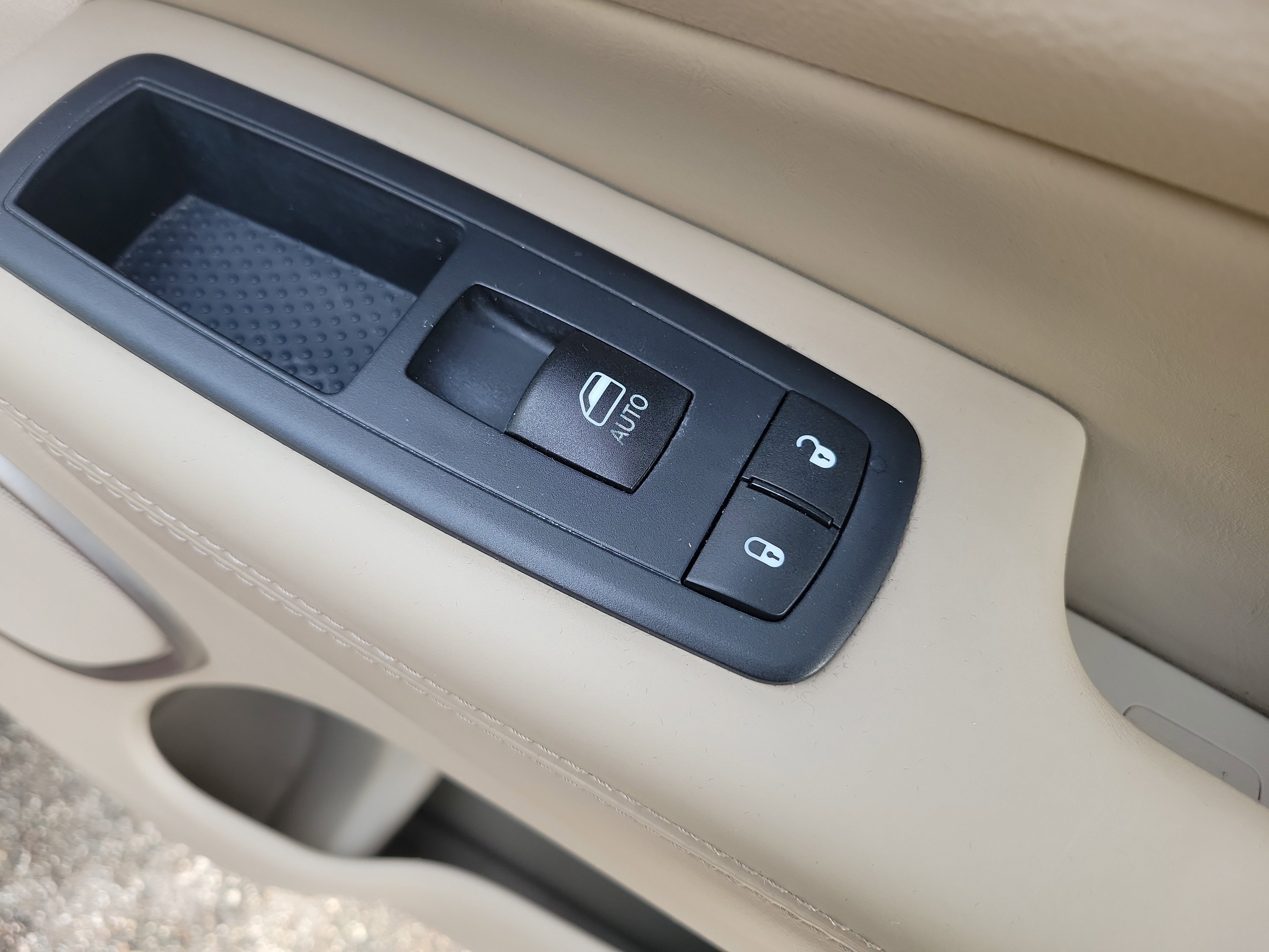 Used 2017 Jeep Grand Cherokee Overland image 11