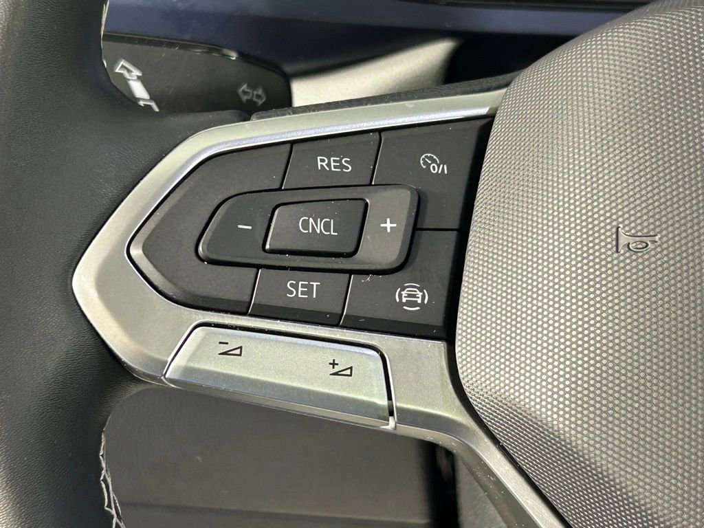 Used 2022 Volkswagen Taos SE w/ Panoramic Sunroof Package FWD image 24