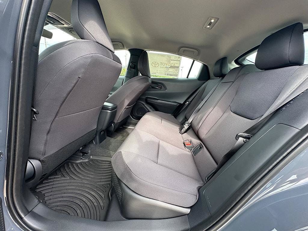 New 2027 Toyota Prius LE FWD image 12