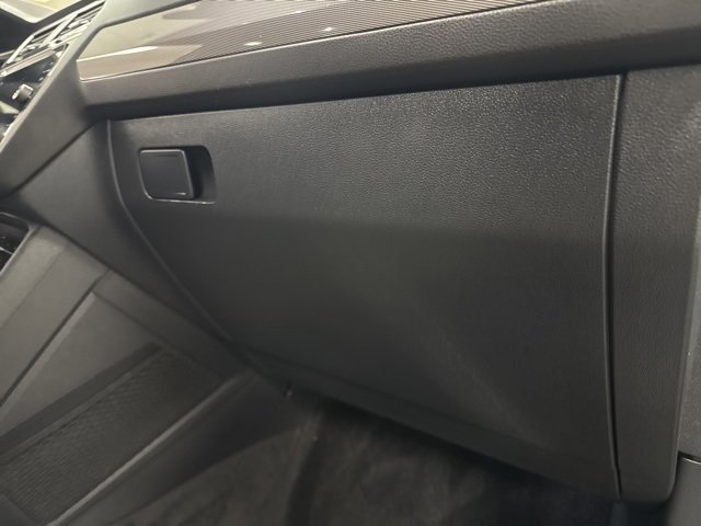 Used 2024 Volkswagen Tiguan SE R-Line image 9