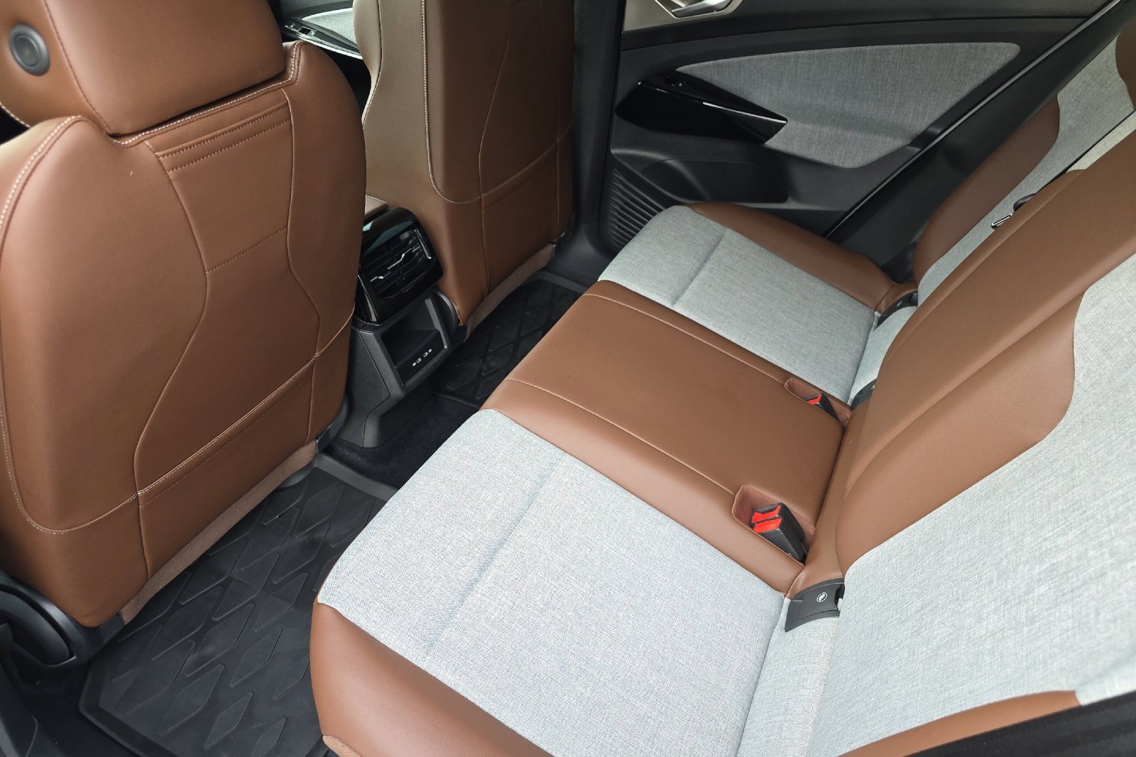 Used 2023 Volkswagen ID.4 2WD image 12