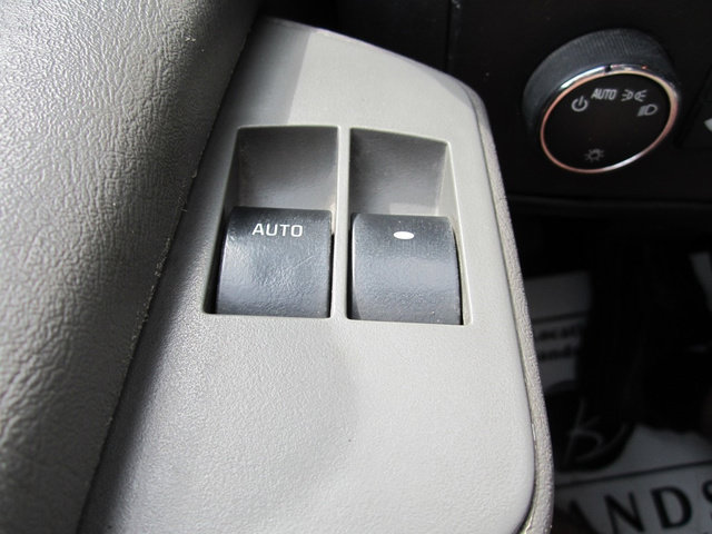 Used 2015 Chevrolet Express 2500 RWD image 11