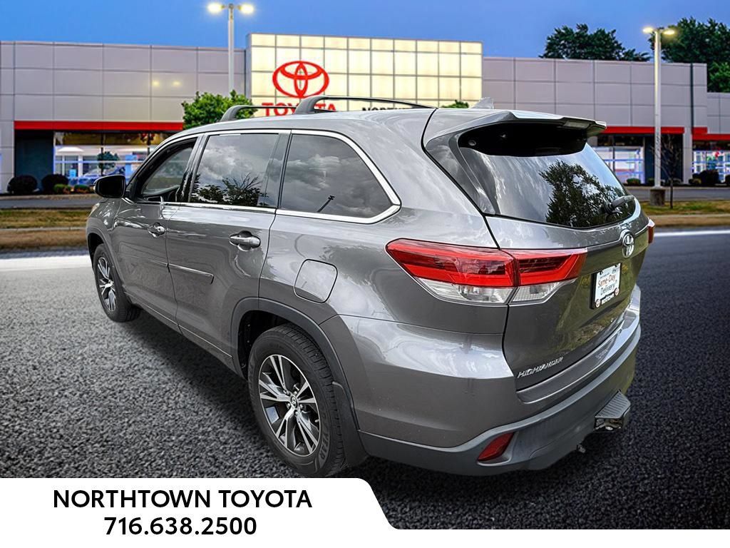 Used 2018 Toyota Highlander Plus AWD/4WD image 3