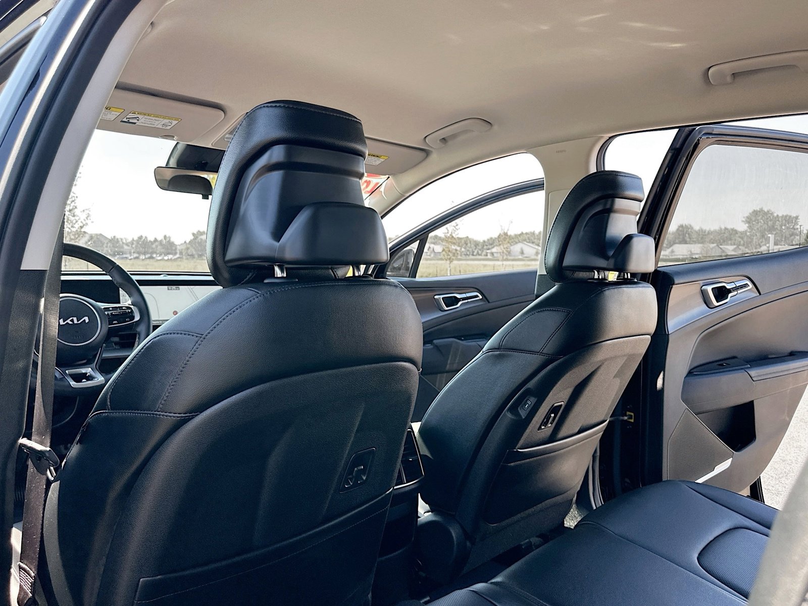 Used 2025 Kia Sportage EX image 6