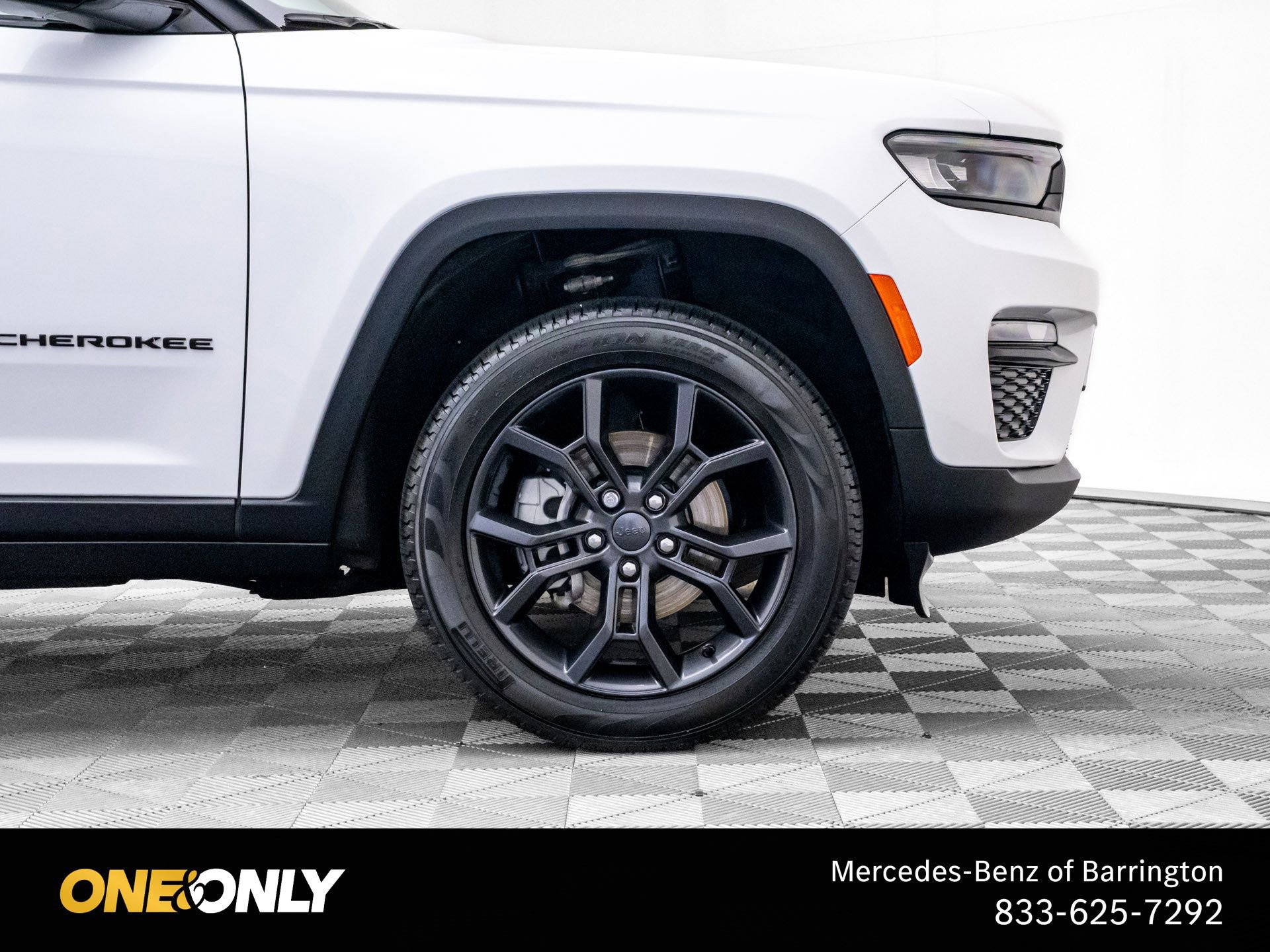 Used 2025 Jeep Grand Cherokee Limited AWD/4WD image 38