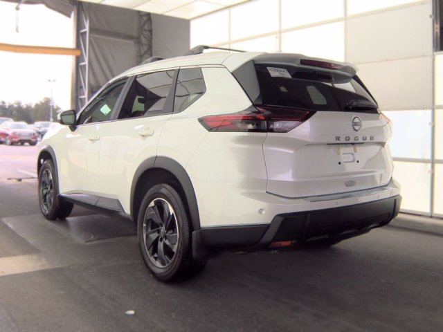 Certified 2025 Nissan Rogue SV w/ SV Premium Package FWD image 6